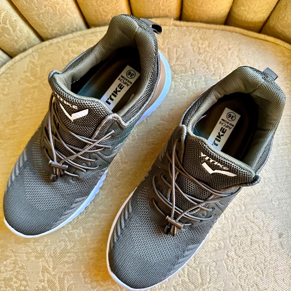 JMFCHI Boys Girls Kids' Sneakers Mesh Sports Shoes Breathable Lightweight Size 4